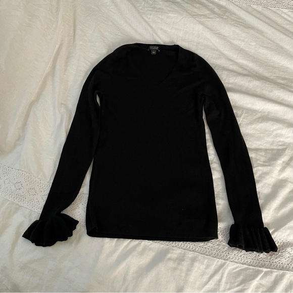 Ann Taylor LARGE 100% Merino wool ribbed ruffle cuff Black sweater - Picture 1 of 6